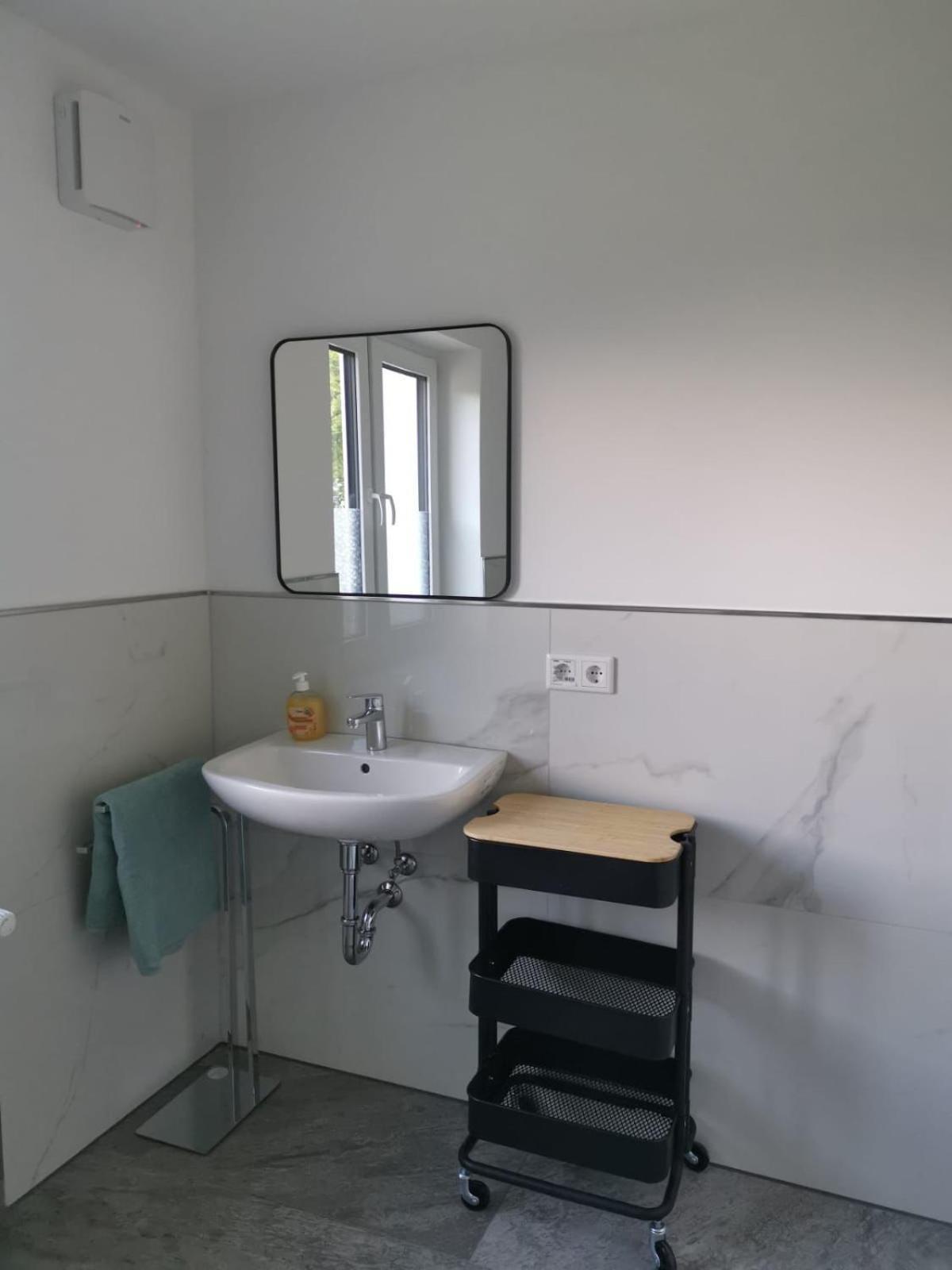 Modernes Stilvoll Eingerichtetes Appartement Rosrath Exterior photo