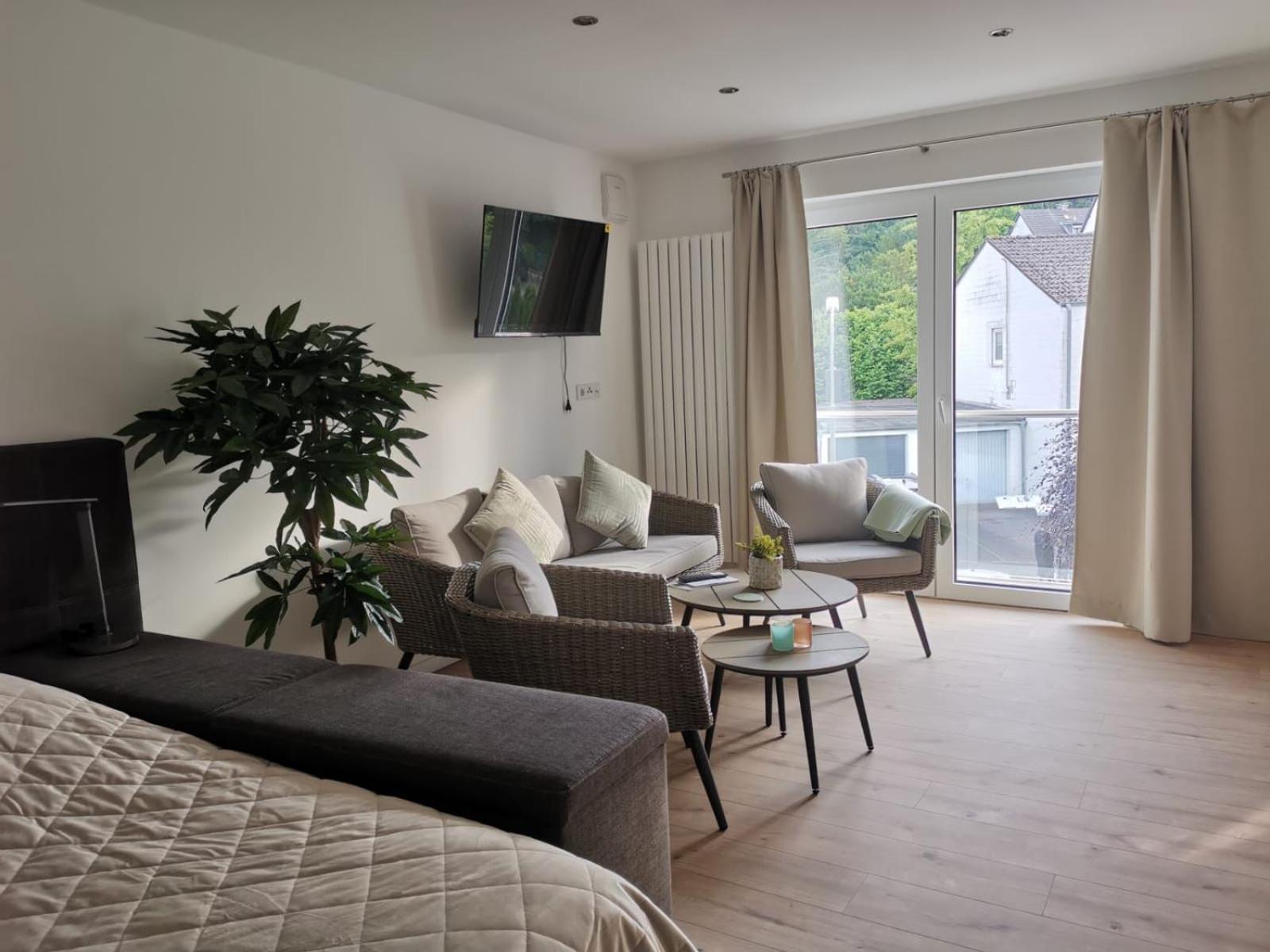 Modernes Stilvoll Eingerichtetes Appartement Rosrath Exterior photo